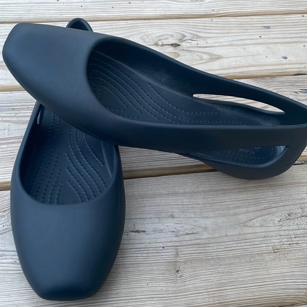 Women’s Black Crocs Flats Size 10W